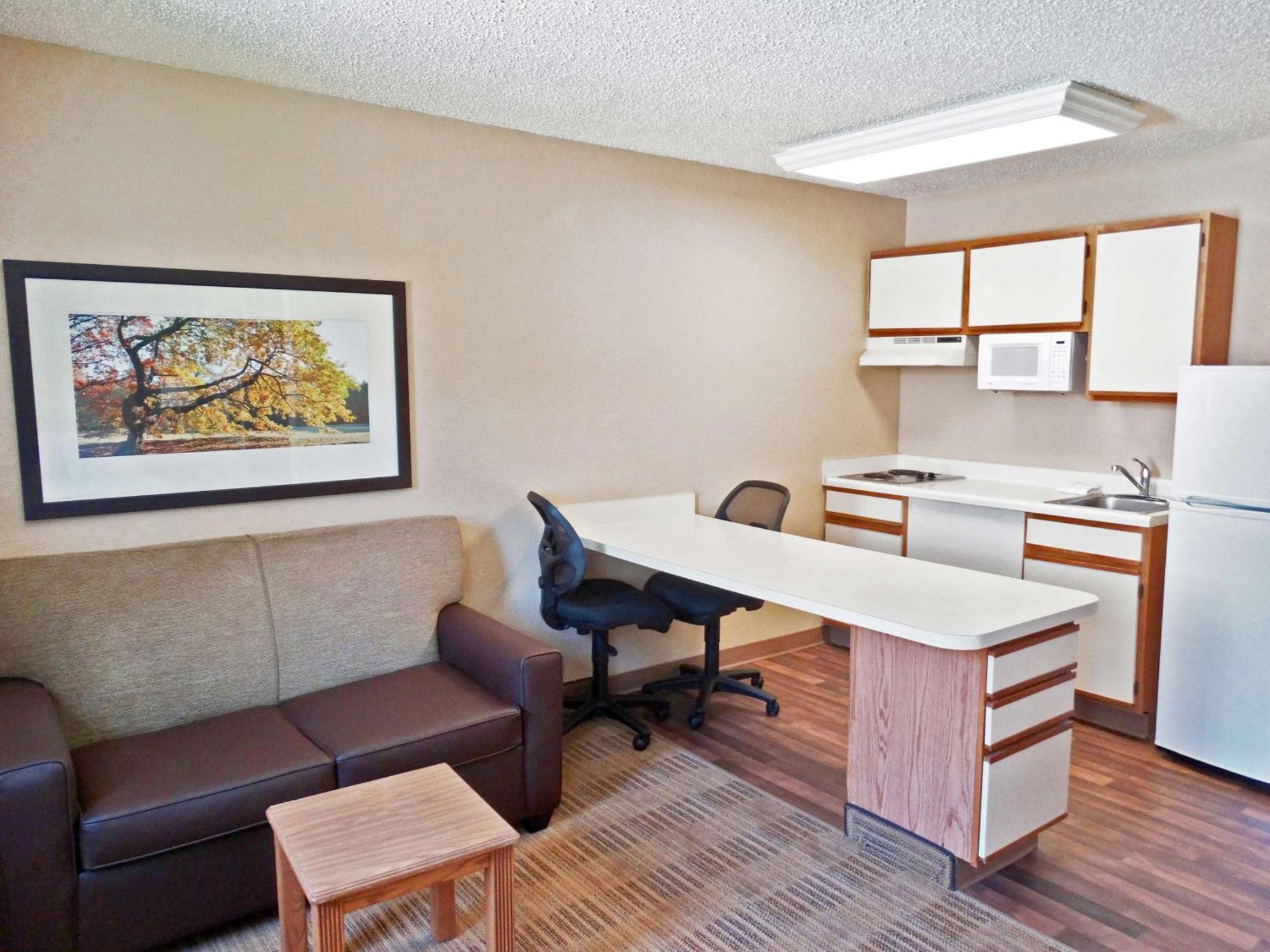 Extended Stay America Select Suites - Orlando - Lake Mary - 1040 Greenwood Blvd Bagian luar foto