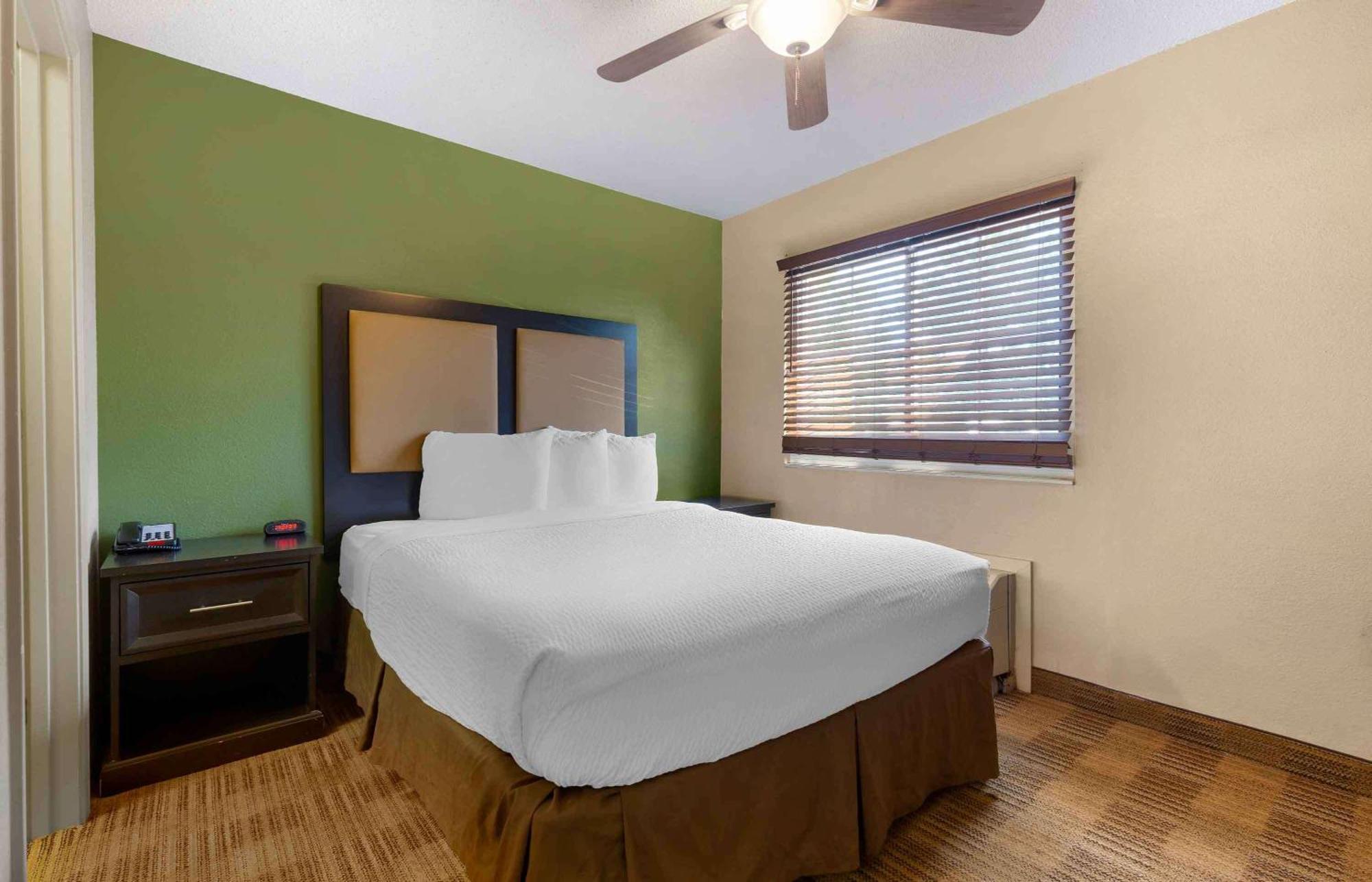 Extended Stay America Select Suites - Orlando - Lake Mary - 1040 Greenwood Blvd Bagian luar foto