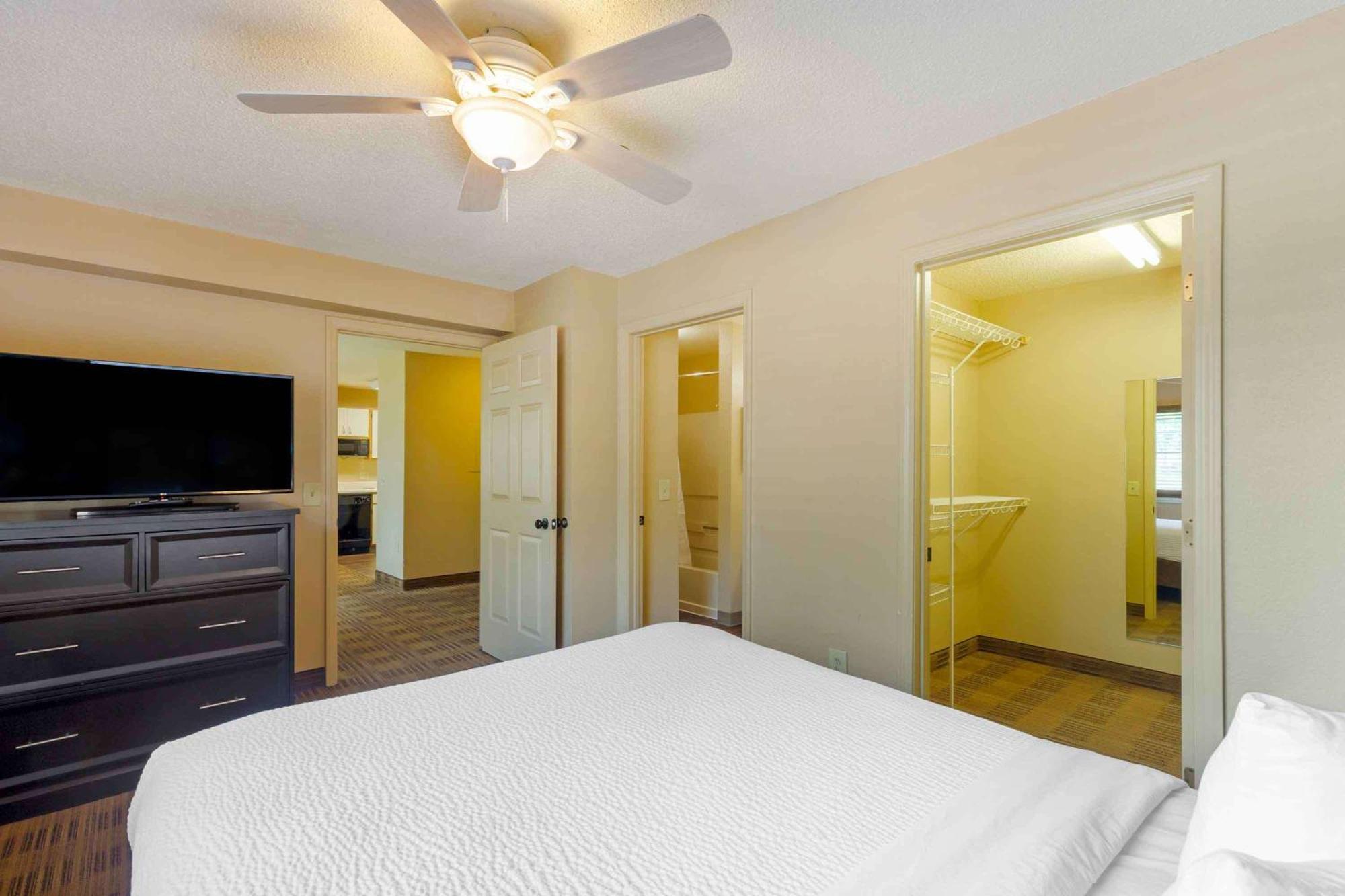 Extended Stay America Select Suites - Orlando - Lake Mary - 1040 Greenwood Blvd Bagian luar foto