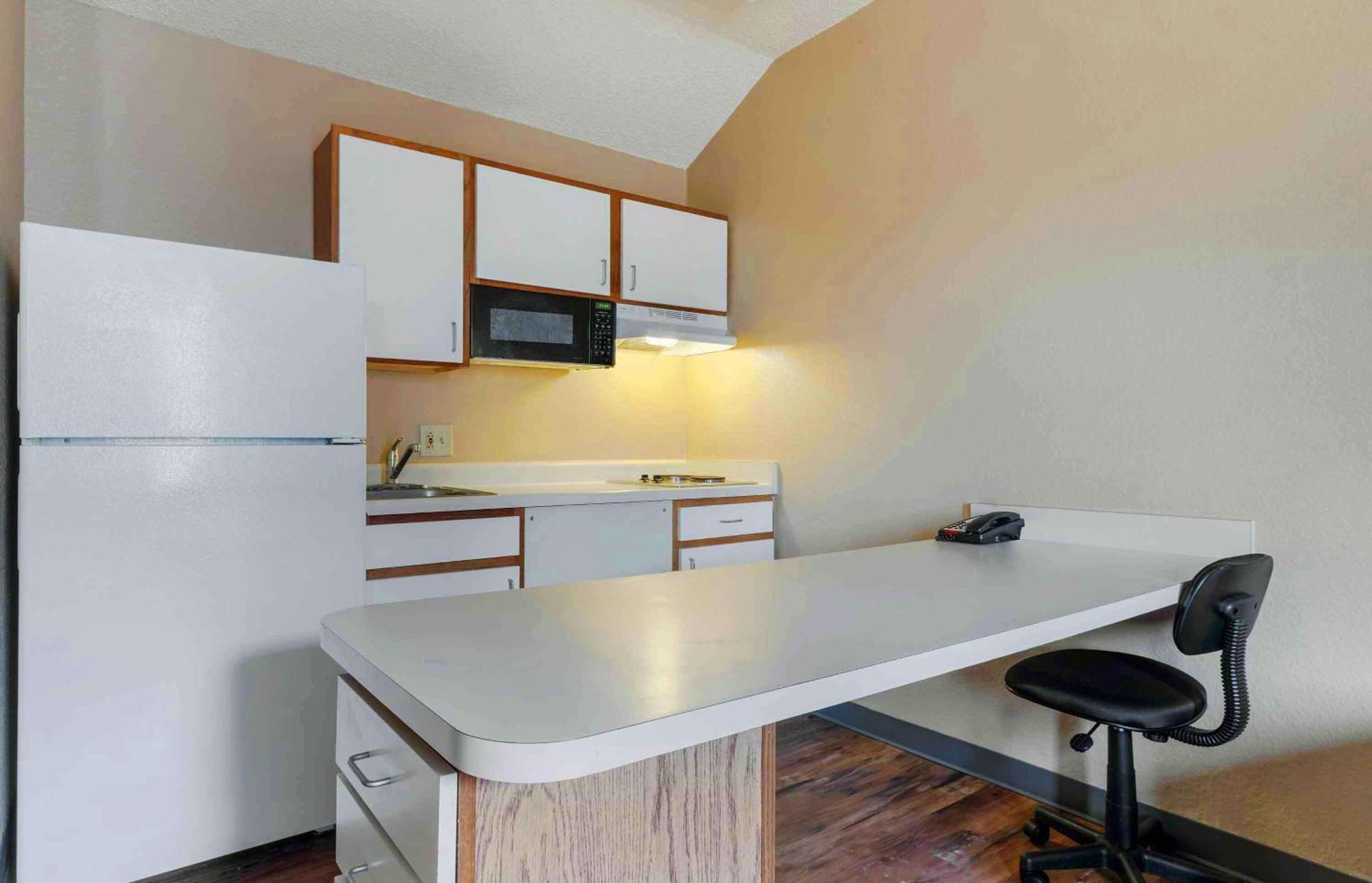 Extended Stay America Select Suites - Orlando - Lake Mary - 1040 Greenwood Blvd Bagian luar foto