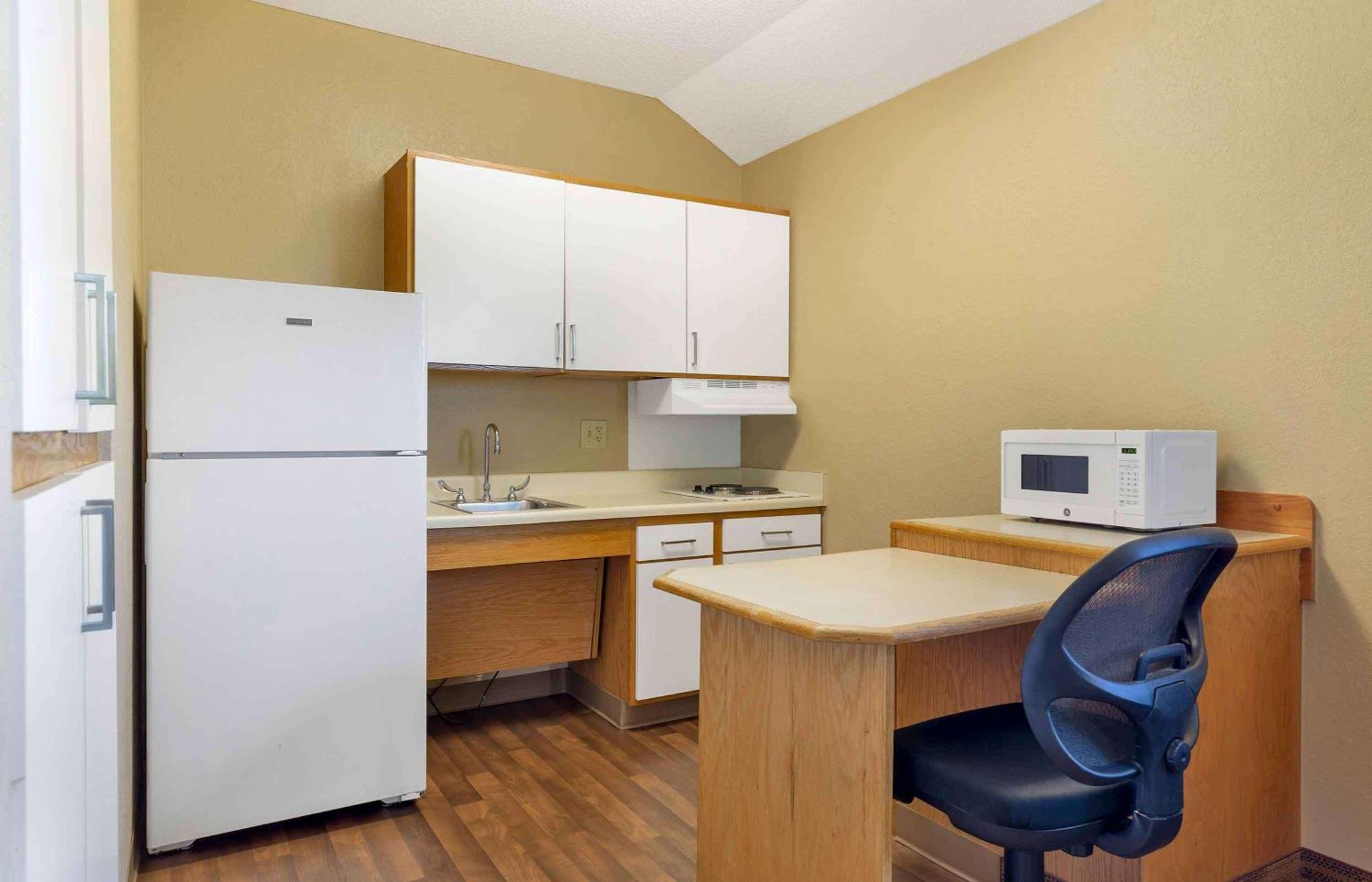Extended Stay America Select Suites - Orlando - Lake Mary - 1040 Greenwood Blvd Bagian luar foto